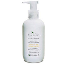 Gel Espumoso Limpiador Multivitamínico Piel Mixta
El Gel limpiador es el mejor aliado para las pieles mixtas, grasas con acné y puntos negros. Limpia en profundidad sin perjudicar la barrera natural de la piel.