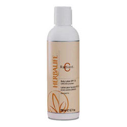 Loción Corporal SPF 15 Radiant C
Humecte su piel y maximice la protección contra el sol con esta loción ligera y no grasosa, con vitamina C, para la humectación diaria.