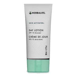 Crema de Día SPF 15 Skin Activator
Una loción que desafía a la edad con un FPS 15 para proteger y humectar la piel.