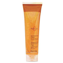 Gel Limpiador Diario Facial Radiant C
Limpia, suaviza y da tersura a la piel cansada y opaca con vitamina C, esferas de jojoba y extractos cítricos. Para todo tipo de piel.