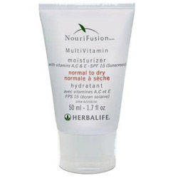 Hidratante Multivitamínica SPF 15 Piel Normal a Se
Hidratante de uso diario, cremosa y suave, que ofrece protección solar UVA / UVB e hidrata la piel Normal a Seca.